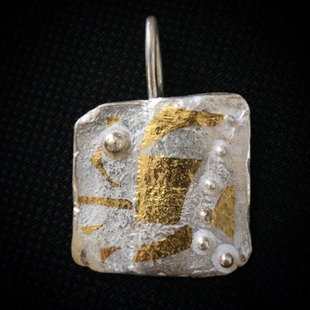 433 Pendentif argent 925 et feuille d’or 24 ct.