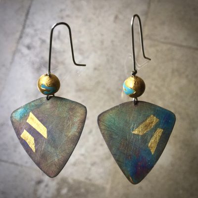 449 Boucles d’oreilles argent oxydé, feuille d’or et perles de Murano
